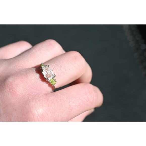 Peridot Ring, unique raw stone ring, natural gemstone ring, anniversary ring - Picture 2 of 8